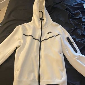 BRAND NEW WHITE NIKE TECH